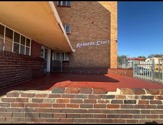 1 BEDROOM APARTMENT FOR SALE IN KENILWORTH